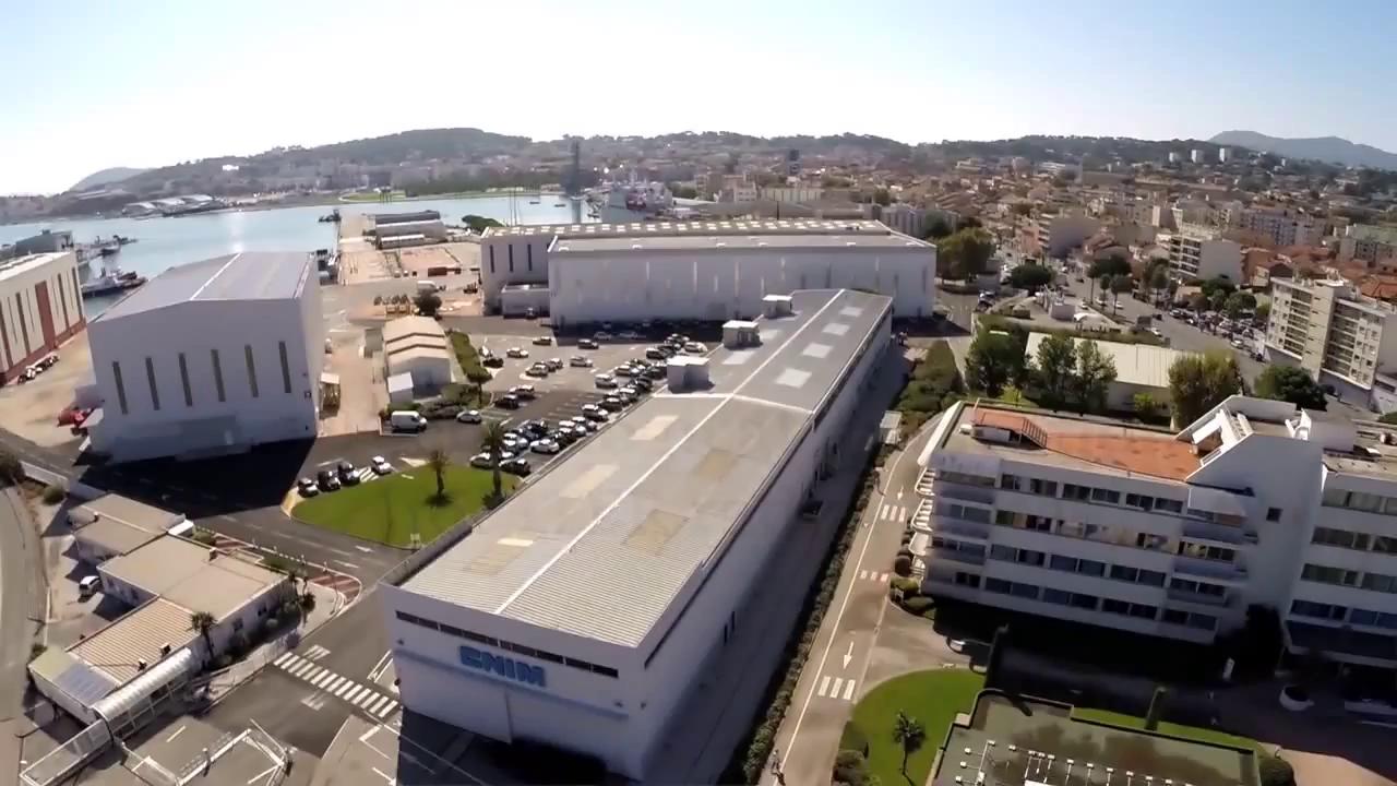 在法国客户CNIM的宣传片中展示了多台GH桥式起重机。