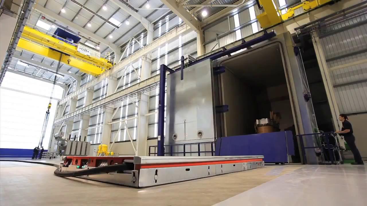 Alkargo企业宣传片中展示了多台GH桥式起重机
